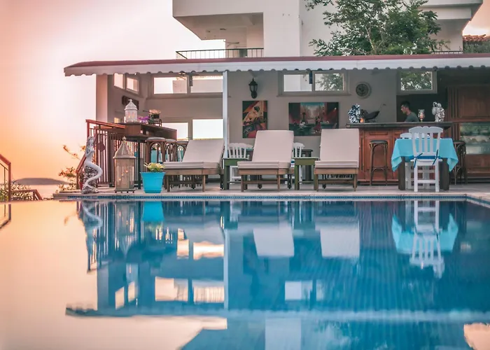 Sunset Villa Hotel